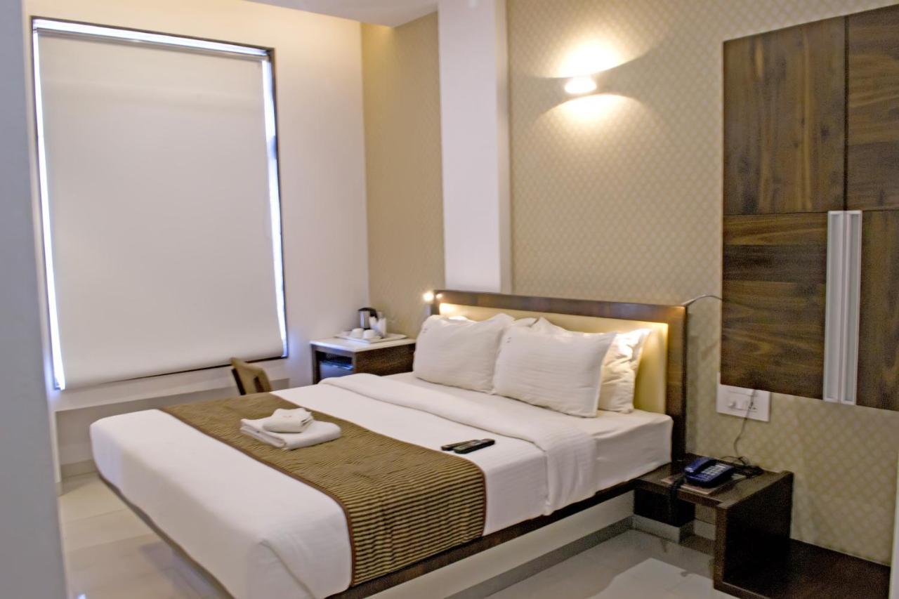 Hotel Sri Sri Executive, Kolhapur Exterior photo